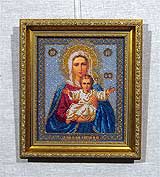 Вышивка бисером «Богородица Леушинская» 25,5х21,5
(рамка деревянная, стекло стандартное, оргалит, установка работы в раму, натяжка вышивки)
