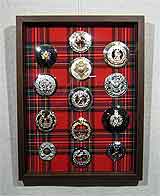 Объемная работа «Значки» 60,0х45,0
(рамка деревянная, стекло стандартное, оргалит, установка работы в раму, прикрепление значков, обклейка стенок, спрэй)
